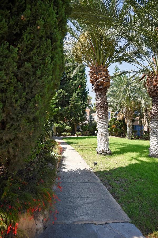 Paradise Gardens With A Large Terrace Paphos Esterno foto