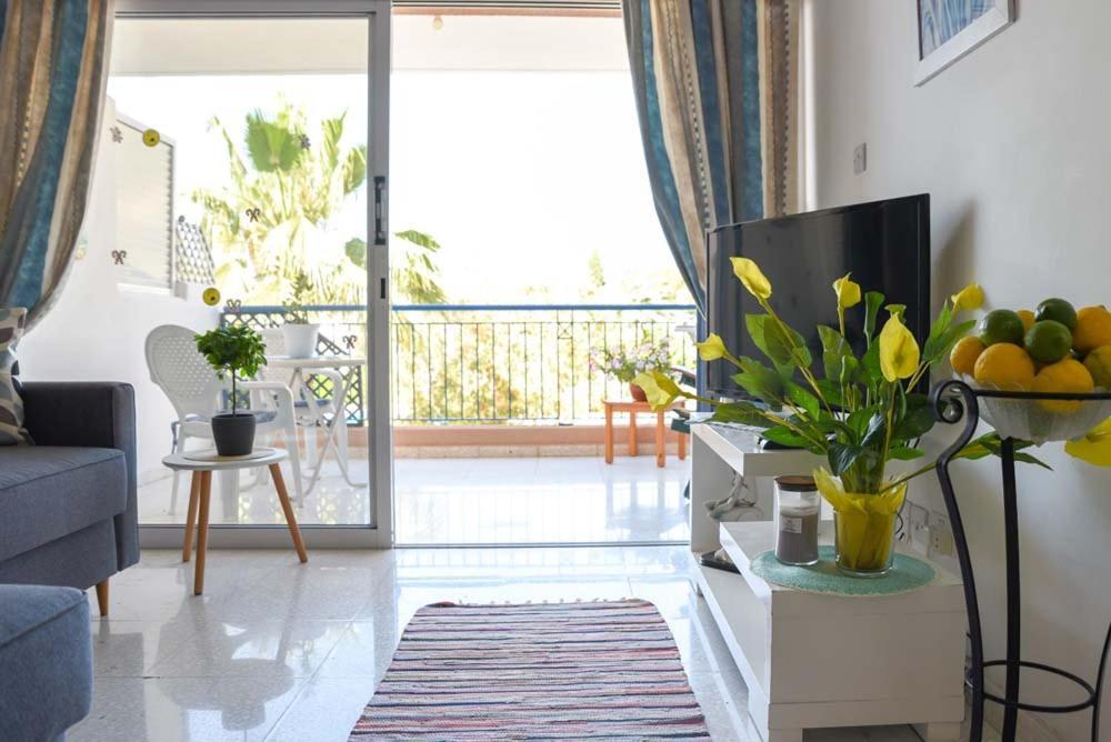 Paradise Gardens With A Large Terrace Paphos Esterno foto